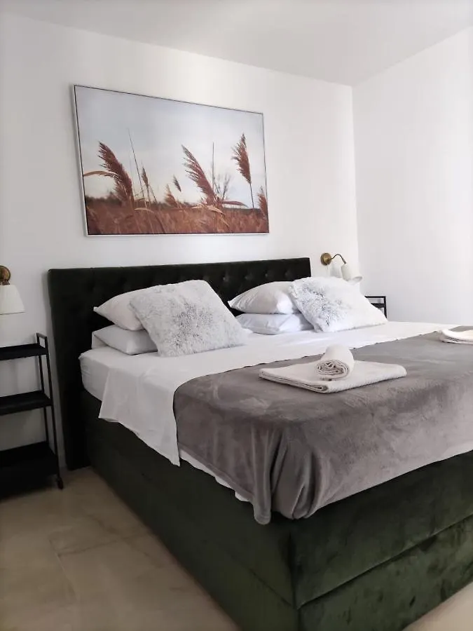 Apartments Marta 2 자다르